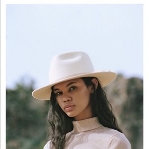 Ivory Zulu hat